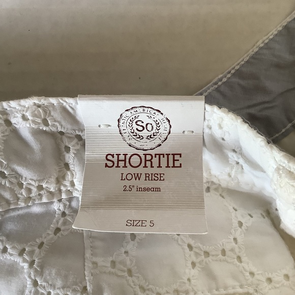 SO Shortie Low Rise Shorts White Size 5 New - Picture 11 of 14